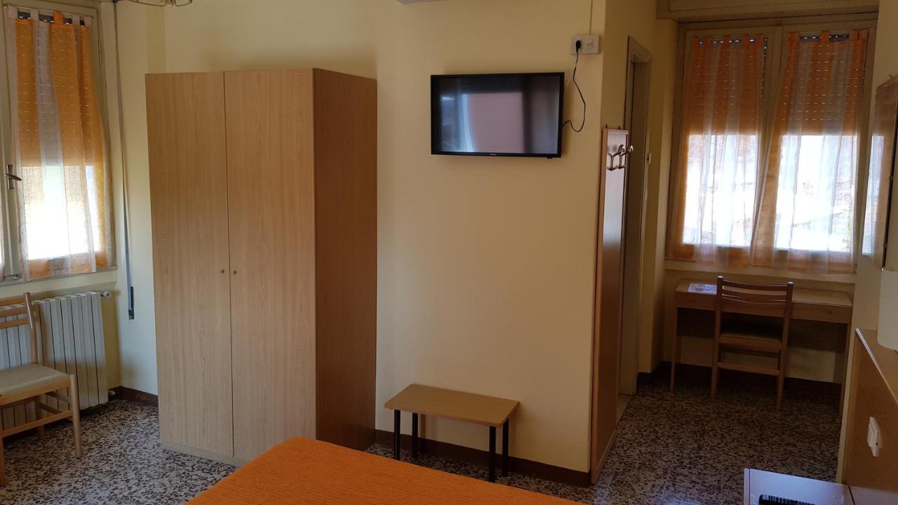 Albergo Meuble Olivi Toscolano Maderno Exterior photo